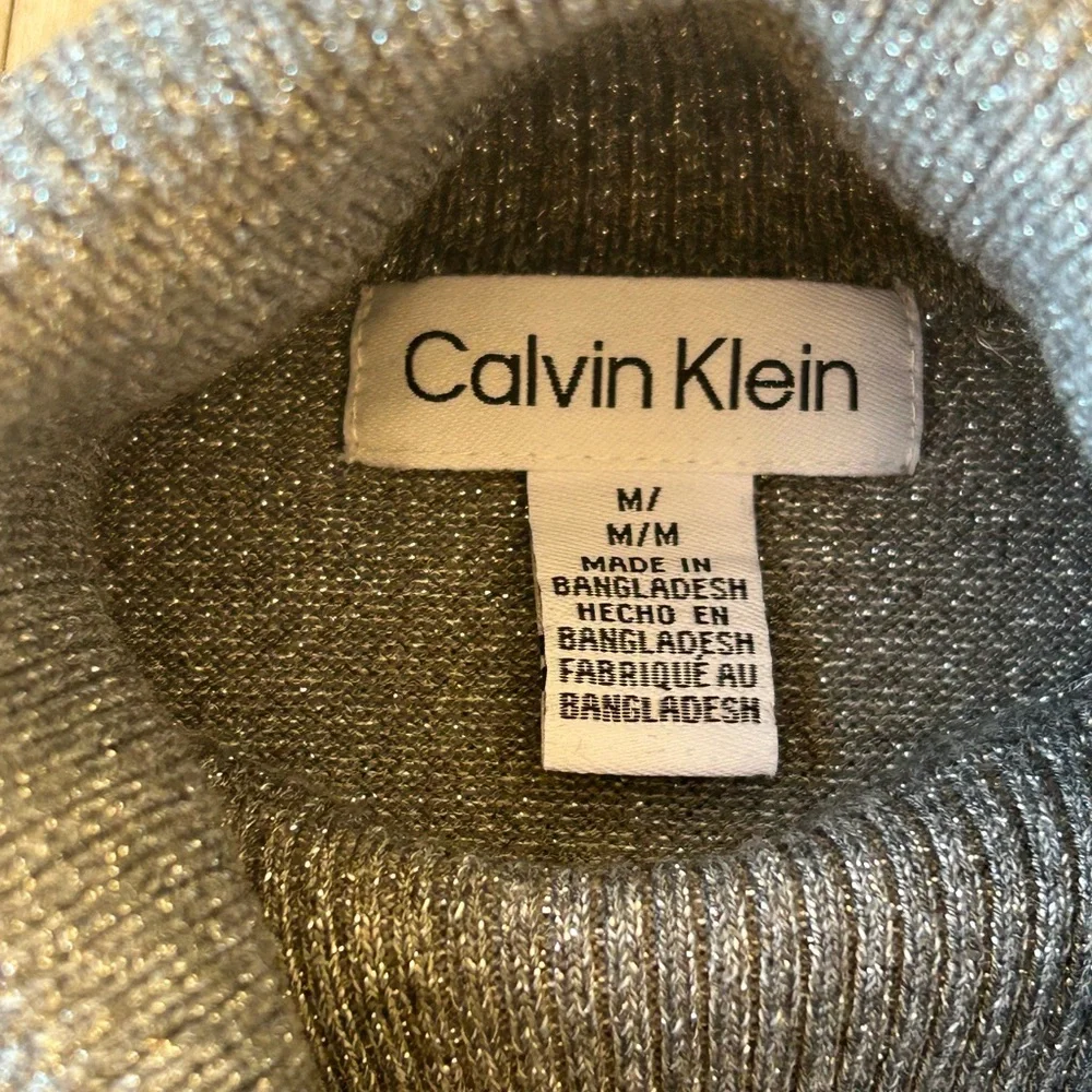 Calvin Klein Women’s Metallic Sparkle Silver Turtleneck Sweater Top Medium